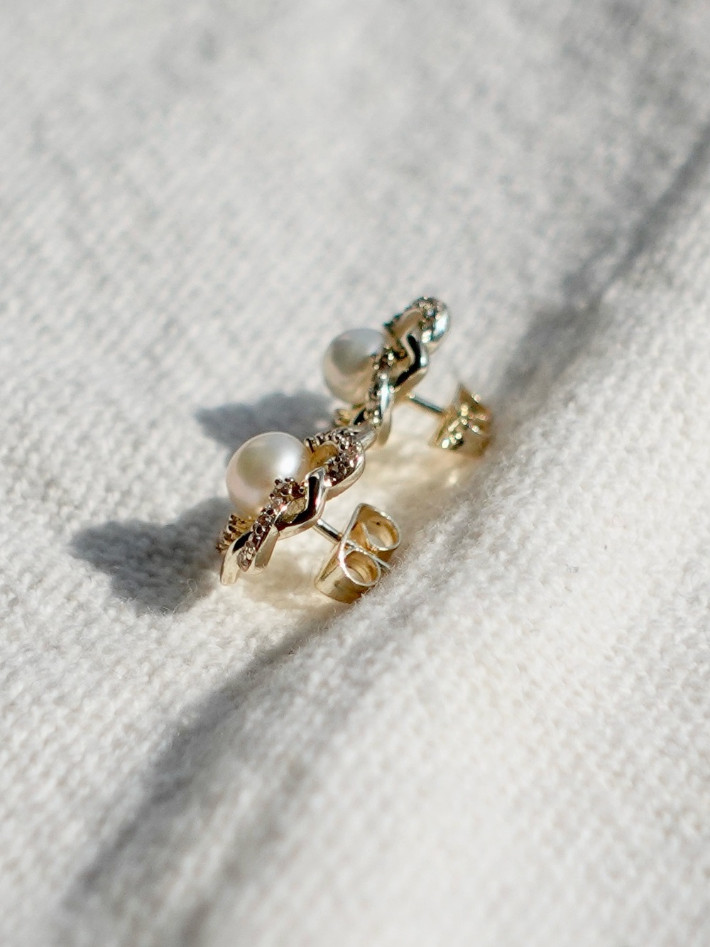 NEW! Pearl and Crystal Flower Stud Earrings - Gold Tone - Picture 3 of 3
